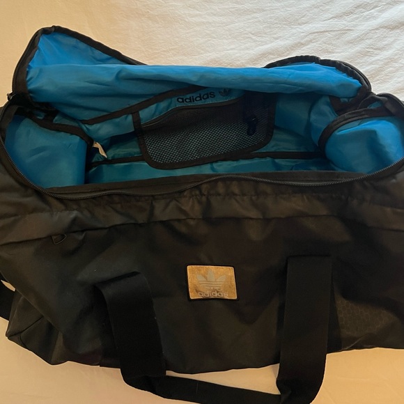 Adidas small gym/duffle bag - Picture 5 of 5